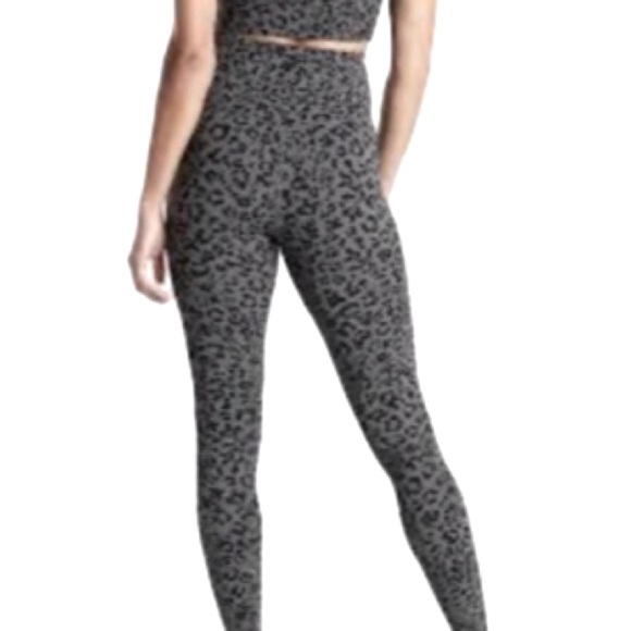 Athleta Elevation Ultra High Rise Leggingd in Leopard Size XS - Picture 2 of 7